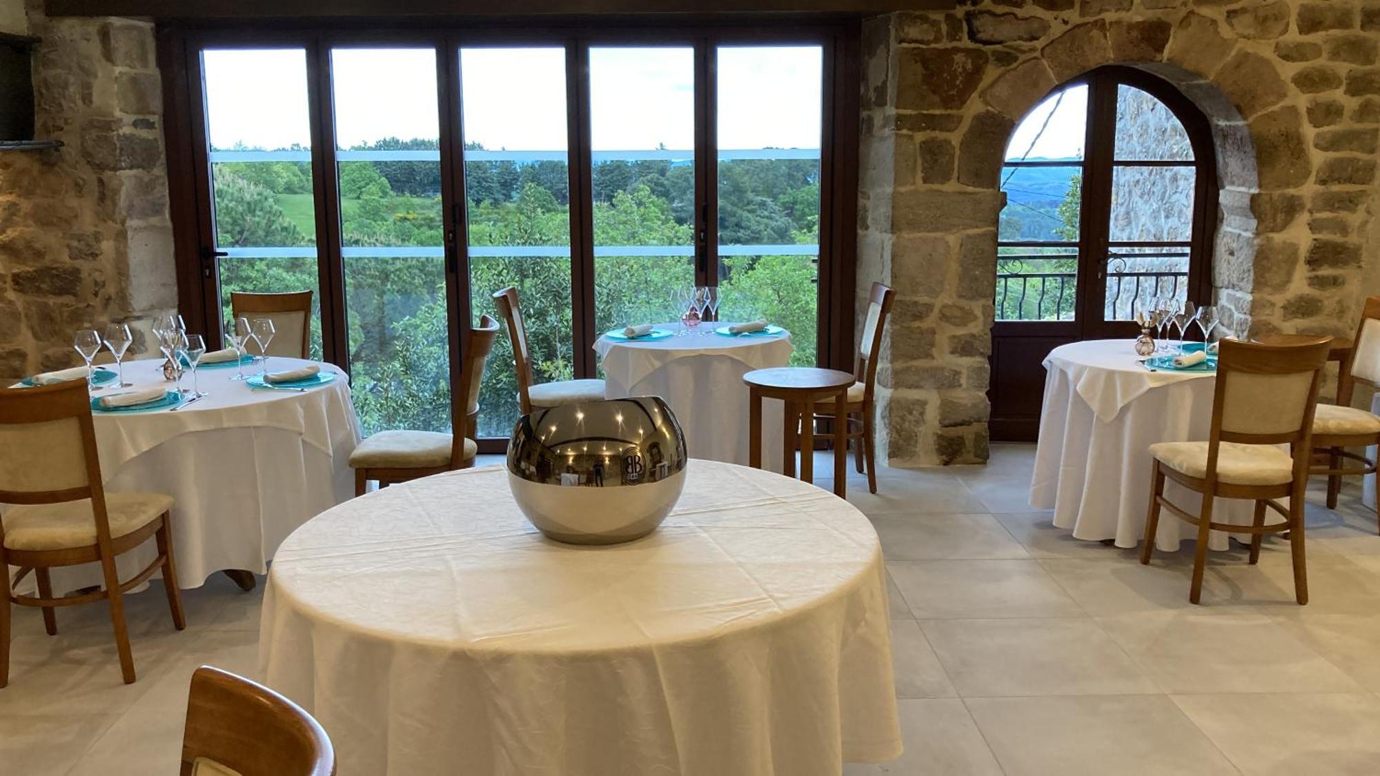 Hotel Aux Vieux Arceaux Mercuer Esterno foto