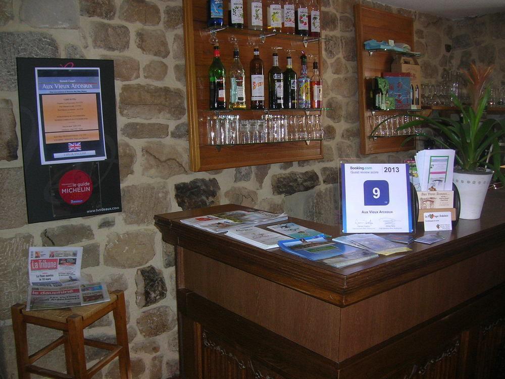 Hotel Aux Vieux Arceaux Mercuer Esterno foto