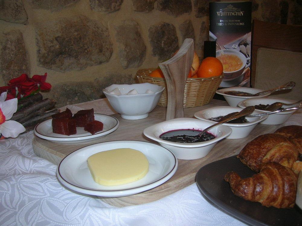 Hotel Aux Vieux Arceaux Mercuer Esterno foto