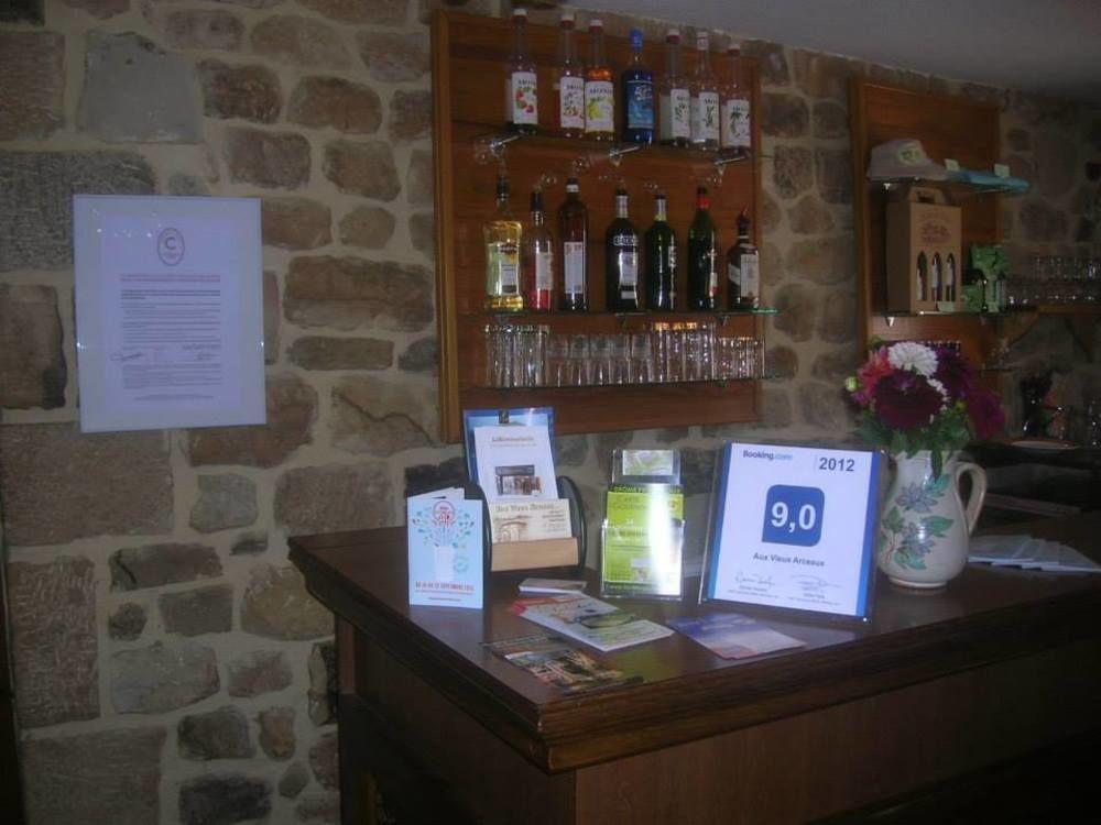 Hotel Aux Vieux Arceaux Mercuer Esterno foto