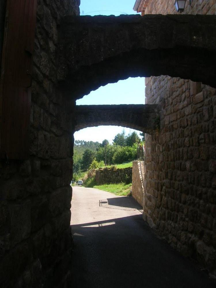 Hotel Aux Vieux Arceaux Mercuer Esterno foto