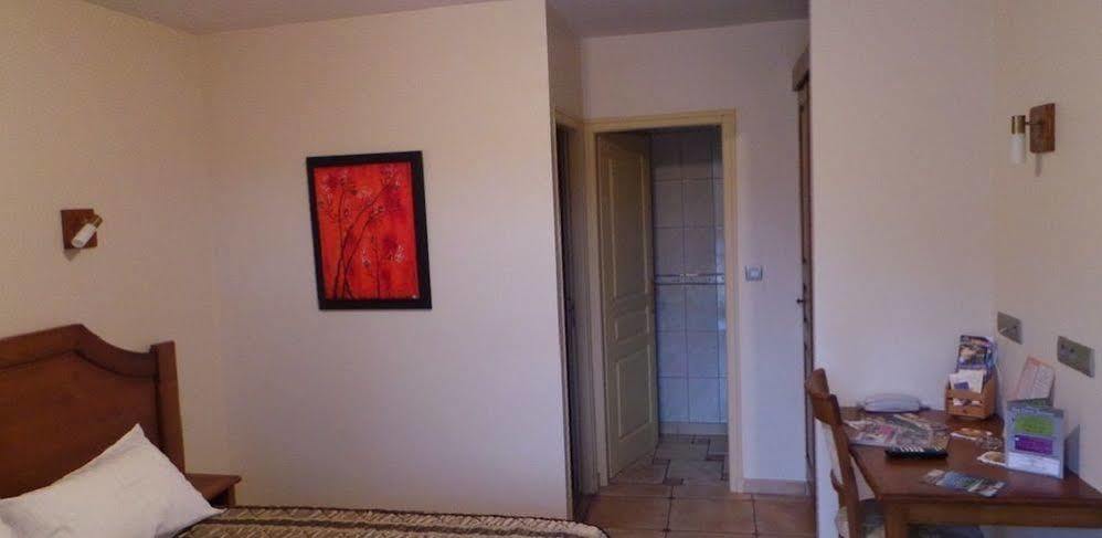 Hotel Aux Vieux Arceaux Mercuer Esterno foto