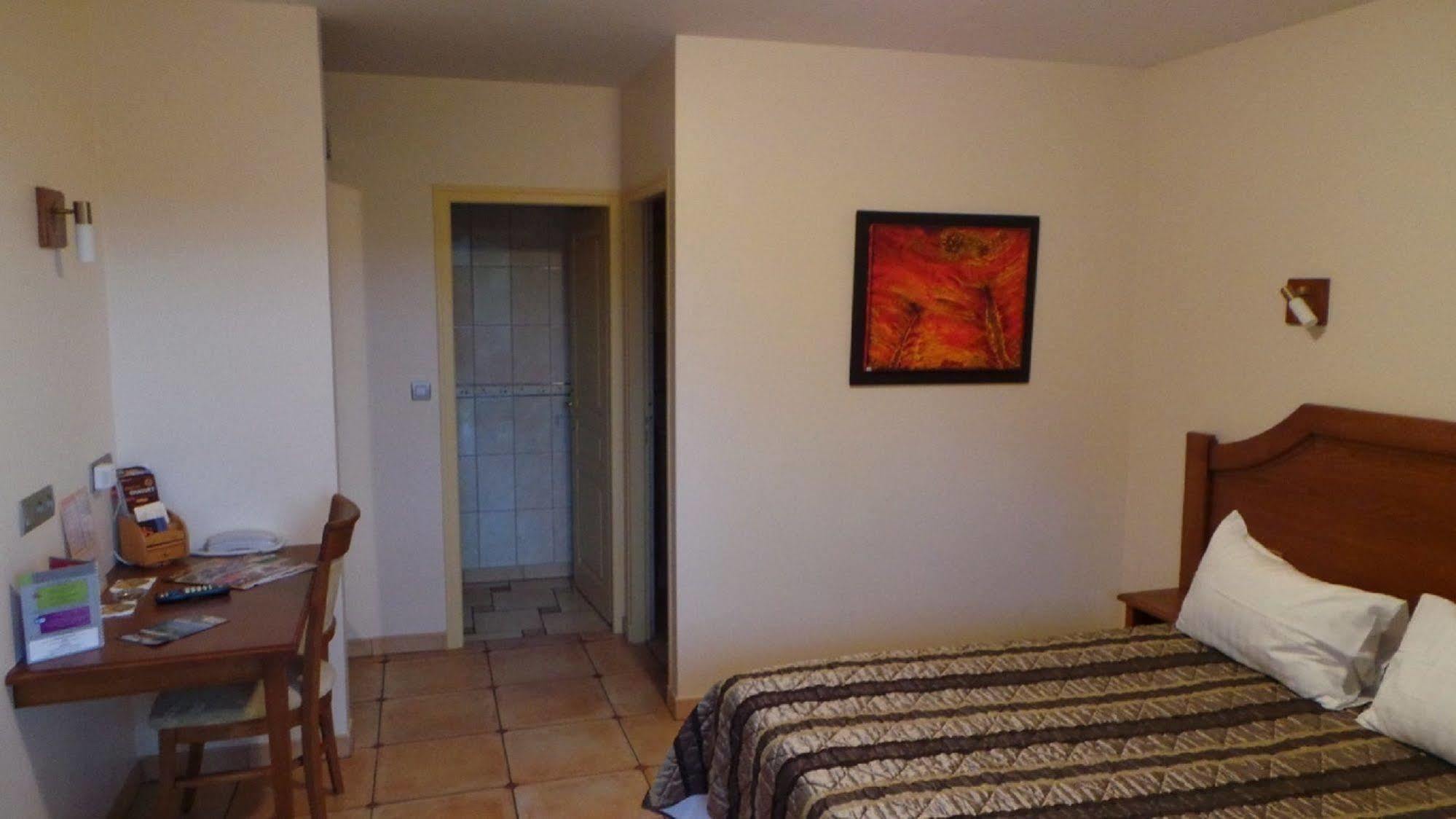 Hotel Aux Vieux Arceaux Mercuer Esterno foto